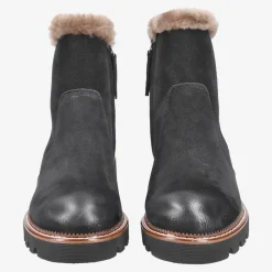 Ankle boot with lambskin