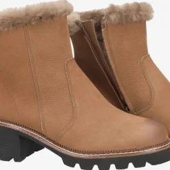 Ankle boot with lambskin