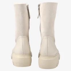 Ankle boot with lambskin