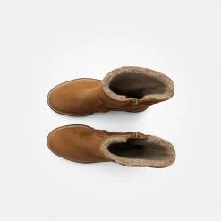 Boots with warm lining