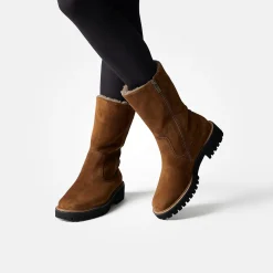 Boots with warm lining