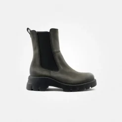 Chelsea boots