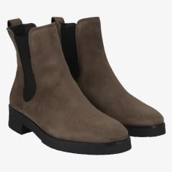 Chelsea boots