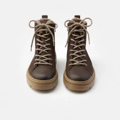 Lace-up ankle boot with warm lining
