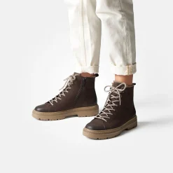 Lace-up ankle boot with warm lining