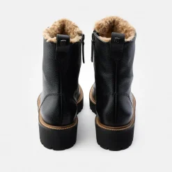 Lace-up bootie with warm lining