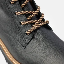 Lace-up bootie with warm lining