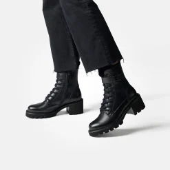 Lace-up bootie with warm lining