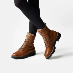 Lace-up bootie with warm lining