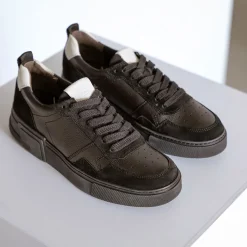 Pauls with removable footbed