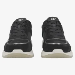 Sneaker with removable footbed