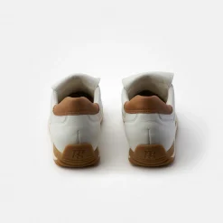 Sneaker with removable footbed