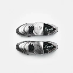 Sneaker with removable footbed