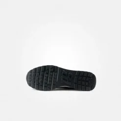 Sneaker with removable footbed
