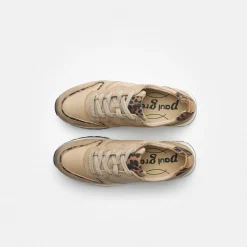 Sneaker with removable footbed