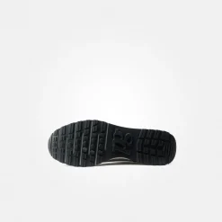 Sneaker with removable footbed