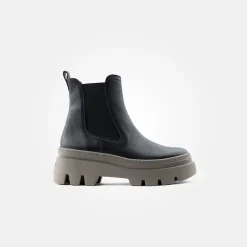 SUPER SOFT Chelsea boots
