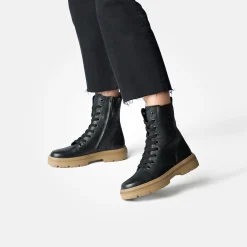 SUPER SOFT lace up boots